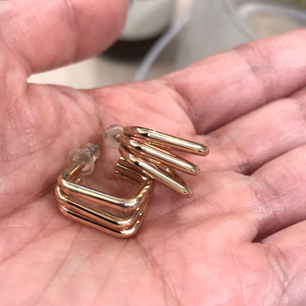 Decorative earrings